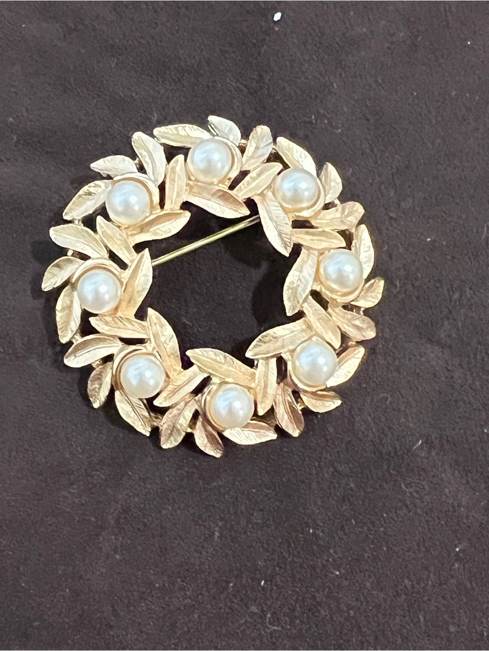 Avon Classic Gold-Tone Pearl Wreath Brooch